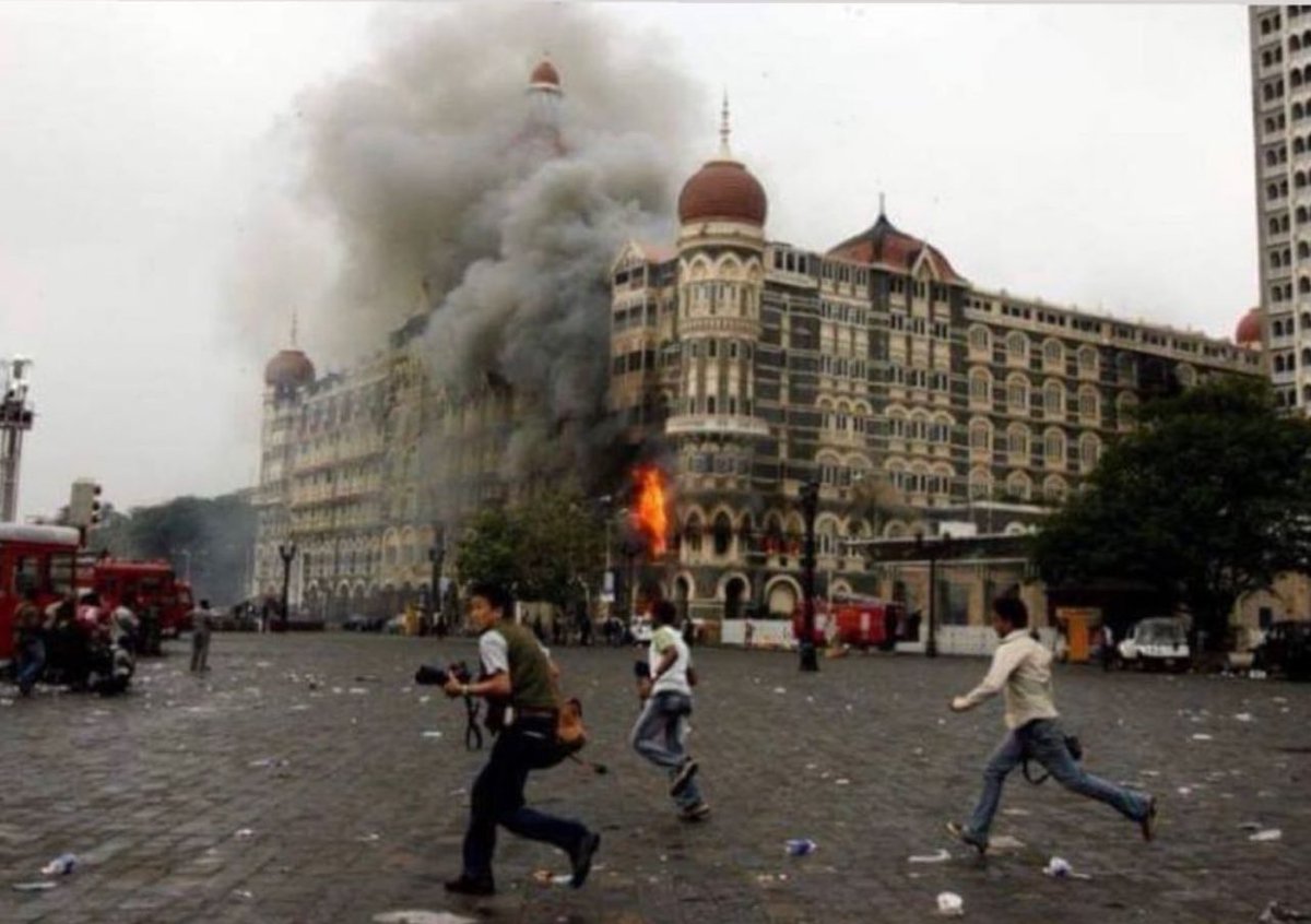 26/11 को मुंबई में हुए आतंकी हमले में देश के लिए अपना सर्वस्व अर्पण करने वाले सभी जवानों, पुलिसकर्मियों एवं नागरिकों को भावपूर्ण श्रद्धांजलि अर्पित करता हूँ।

मातृभूमि की सेवा में वीर सपूतों के बलिदान का ये राष्ट्र सदैव ऋणी रहेगा।

#NeverForget2611