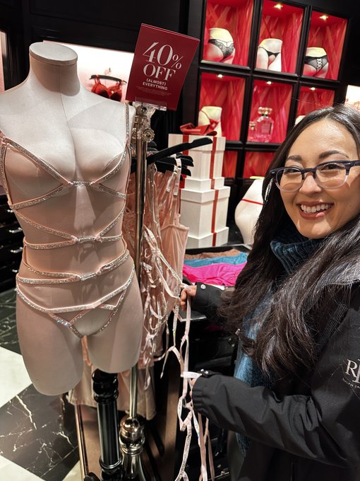 Who&rsquo;s getting this for me? It&rsquo;s $130 5 min video for whoever sends money first 😈 https://t.co/cZw5tU