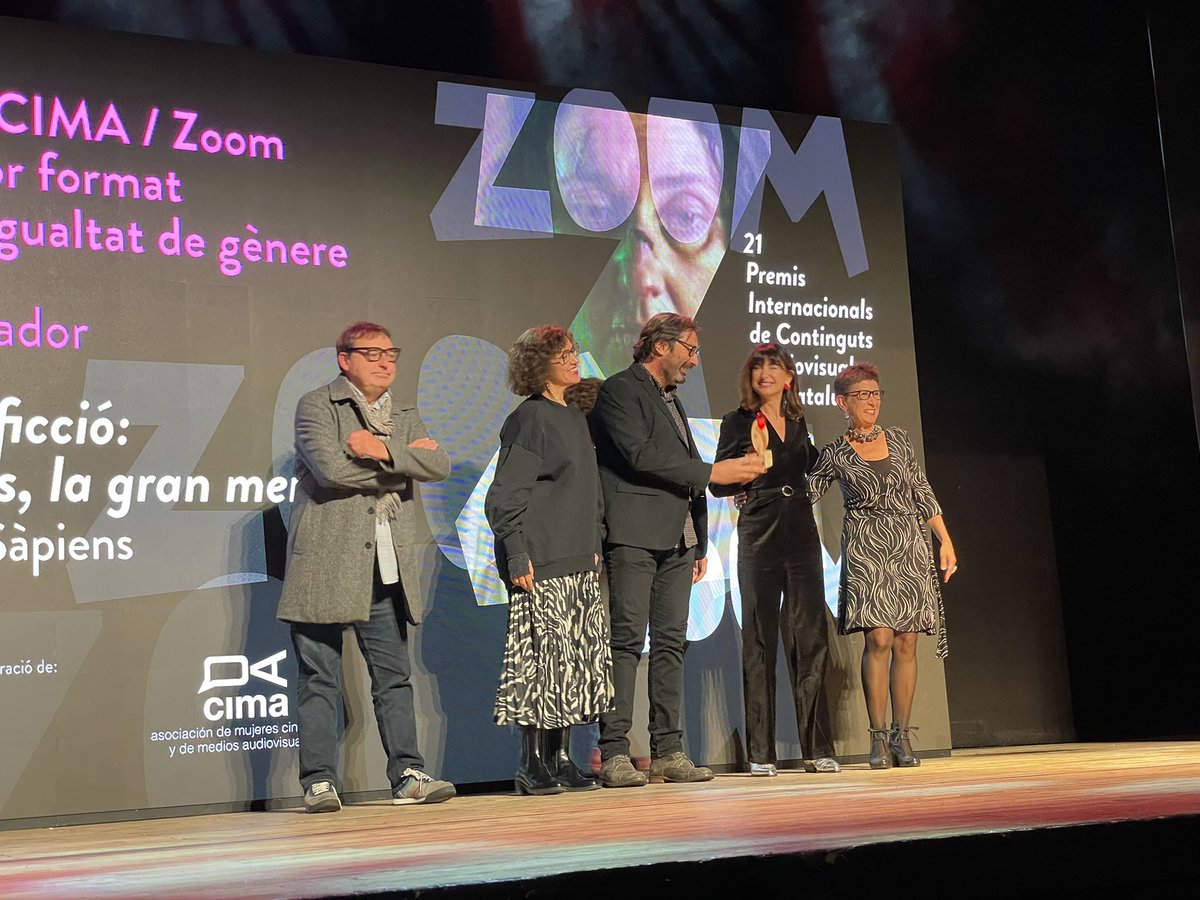 Gràcies <a href="/CIMAcineastas/">CIMA - Asociación de Mujeres Cineastas</a>  i <a href="/PremisZoom/">Premis Zoom</a>  pel premi a “Bruixes, la gran mentida”.  Quina il.lusió ens fa guanyar un guardó que premia els millors docus per la igualtat de gènere. Es un estímul per seguir explicant històries de dones. <a href="/sapienscat/">Sapiens.cat</a> <a href="/senseficcio/">Sense ficció</a>