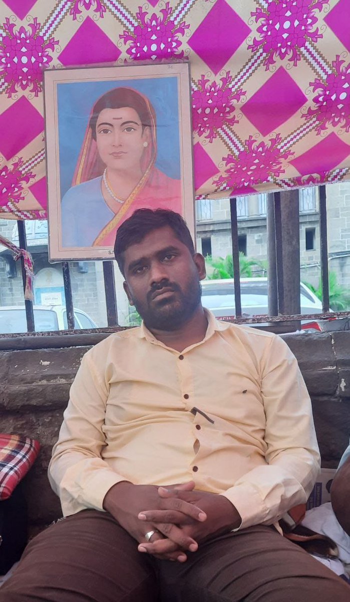 balushamane1's tweet photo. 80% रिक्त शिक्षक पदभर्तीसाठी अन्नत्याग उपोषण करणाऱ्या संतोष सरांना सलाम..! @dvkesarkar साहेबांनी भावी शिक्षकांना उपोषण करण्याची वेळच कशी येऊ दिली, हाच महाराष्ट्राचा विकास❓️@CMOMaharashtra साहेब, देशाचे नागरिक घडवणाऱ्या शिक्षकांचे हाल बघून लवकर निर्णय घा @Dev_Fadnavis @MahaDGIPR https://t.co/ORkHOq70vN