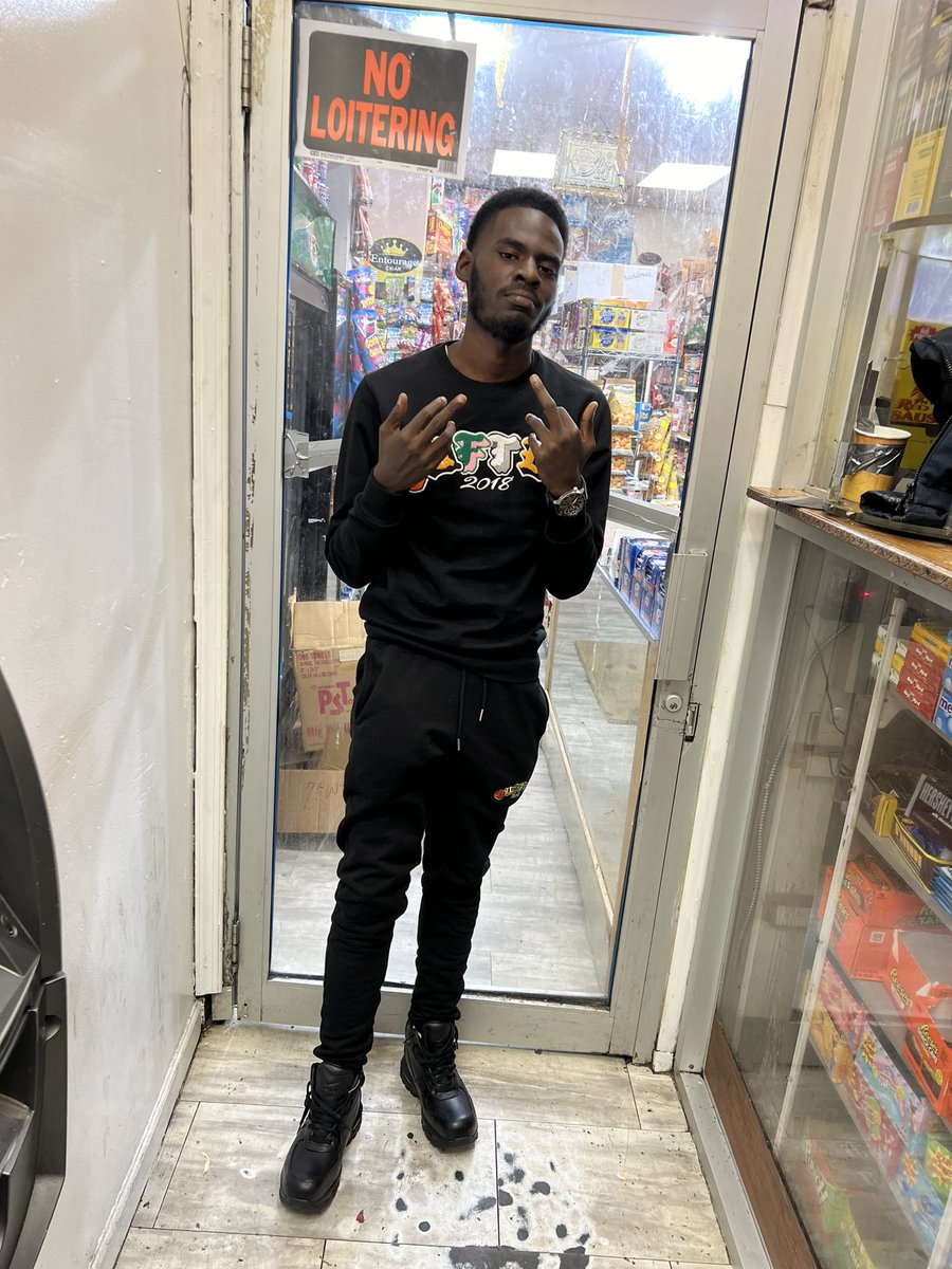 ctp_domer's tweet photo. #Freedaguys❤️⛓️💯 #Gsosa #DayDay #Brab #Hellabread https://t.co/bbFEMatEaK