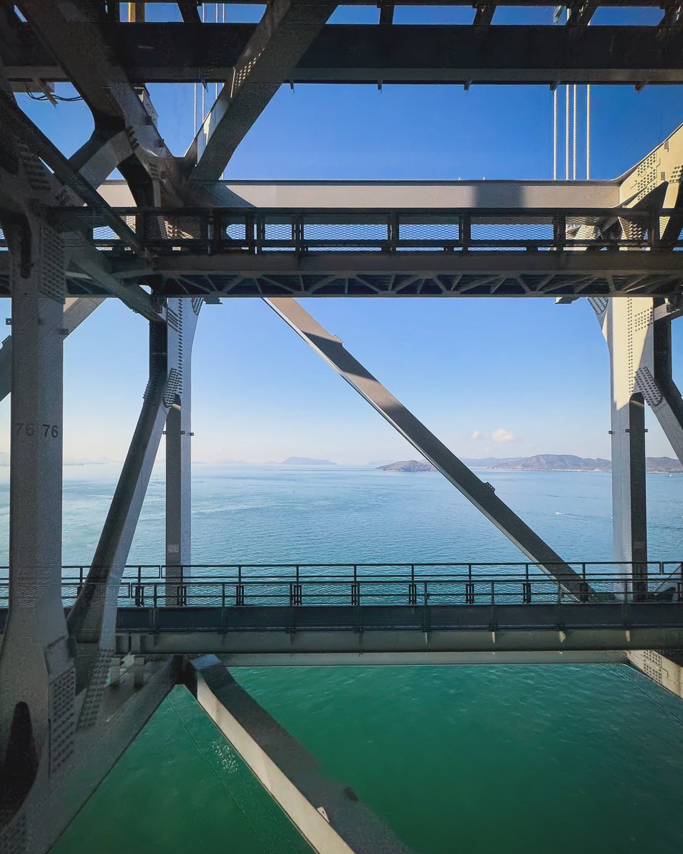 kawazoe_archi's tweet photo. 瀬戸大橋より望む瀬戸内海
#瀬戸大橋
#瀬戸内海
#setoinlandsea
#greatsetobridge
#setoohashibridge
#ジャパンカップ https://t.co/j6hppQ3sO3