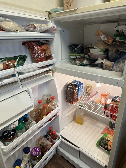 My nasty ass roommate 🤮 Look at this shit 🤢🤮🤮🤮🤮  One thing I know from taking care of people, don&rsquo;t clean<a href="/tag/imgeekedup"class="tags"><span>#imgeekedup</span></a>