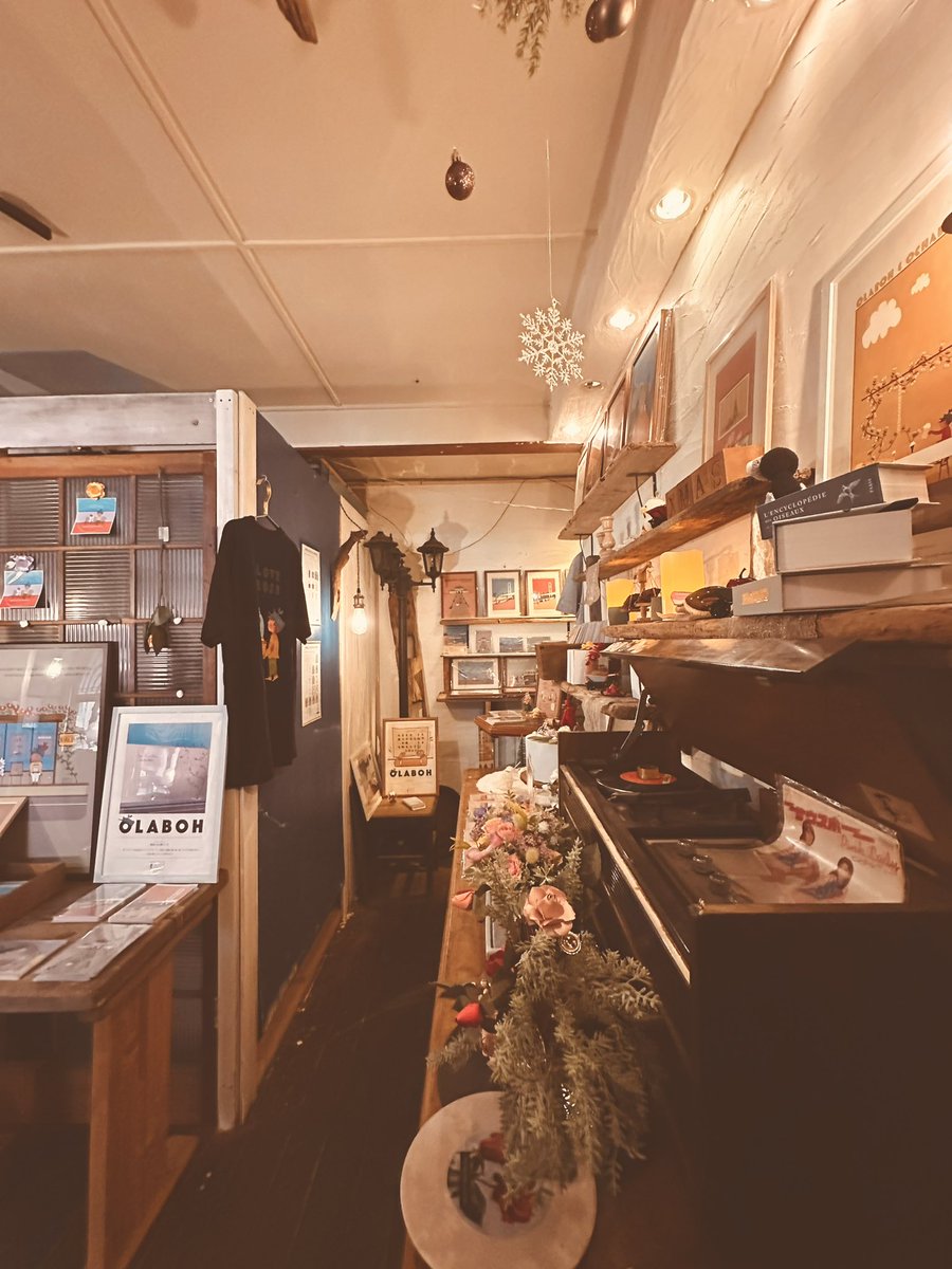 nobleman_coffee's tweet photo. おはようございます🌹
本日は個展に在廊しております✨
〜17時までを予定しております😉
美味しいご飯やお茶の合間にどうぞ、遊びにいらしてください🌹
#カフェそらあるき　#北九州市　#門司港
#薔薇のある暮らし　#NOBLEROSEGRAFFITI https://t.co/hacefgGYBo
