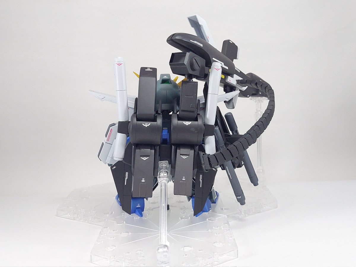 tttsia9's tweet image. 【作品公開】
オラザクの結果が出たとこで、今年の参加作品を公開しる😃
今年のオラザクはSD FA-ZZガンダムで参加いたしました🙋
ベースはHGドライオンⅢで各部を短縮・巾増しして仕上げました👍
#オラザク
#ガンプラ