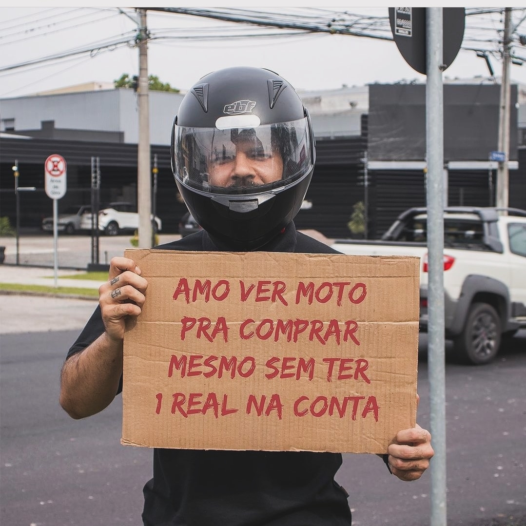 Alguém mais? #piadas #motos #motociclista #motocicleta #piada #motociclismo #memes #motoqueiro #memebrasil #motorcycle #motorsport #mototrip #engraçado #viagemdemoto #motolife #meme #mototurismo #humorbrasil #duasrodas #humor #garagem34