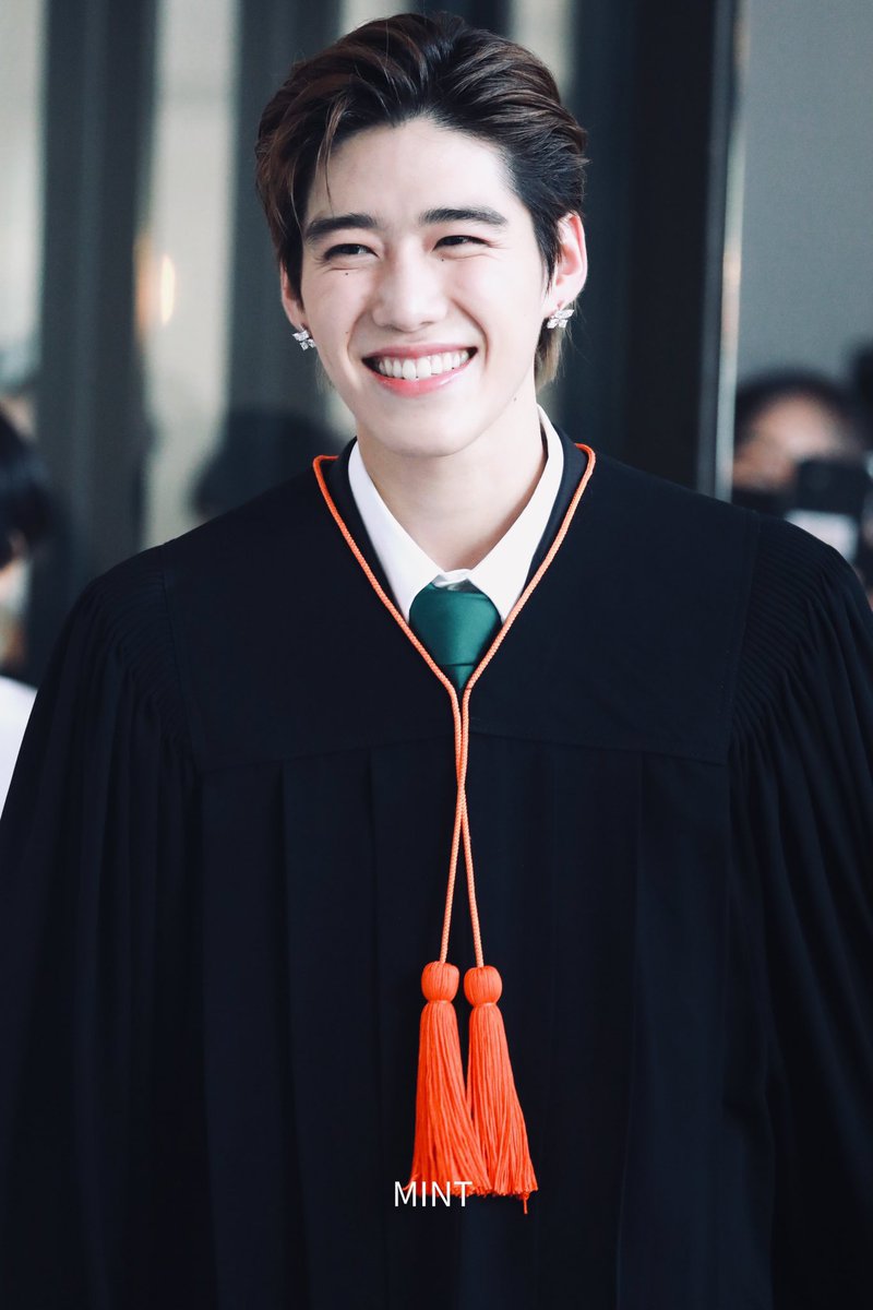 firzaGyu's tweet photo. 🥳🎉 Finally mereka semua akhirnya lengkap udah Graduation 😍 Nadao Dancing kesayang aku 🥰🥹 #SkyGraduation #PPGraduation #BILLKINGraduationDay congratulations 🎓👨🎓🎓 https://t.co/pCY8RsmO3F