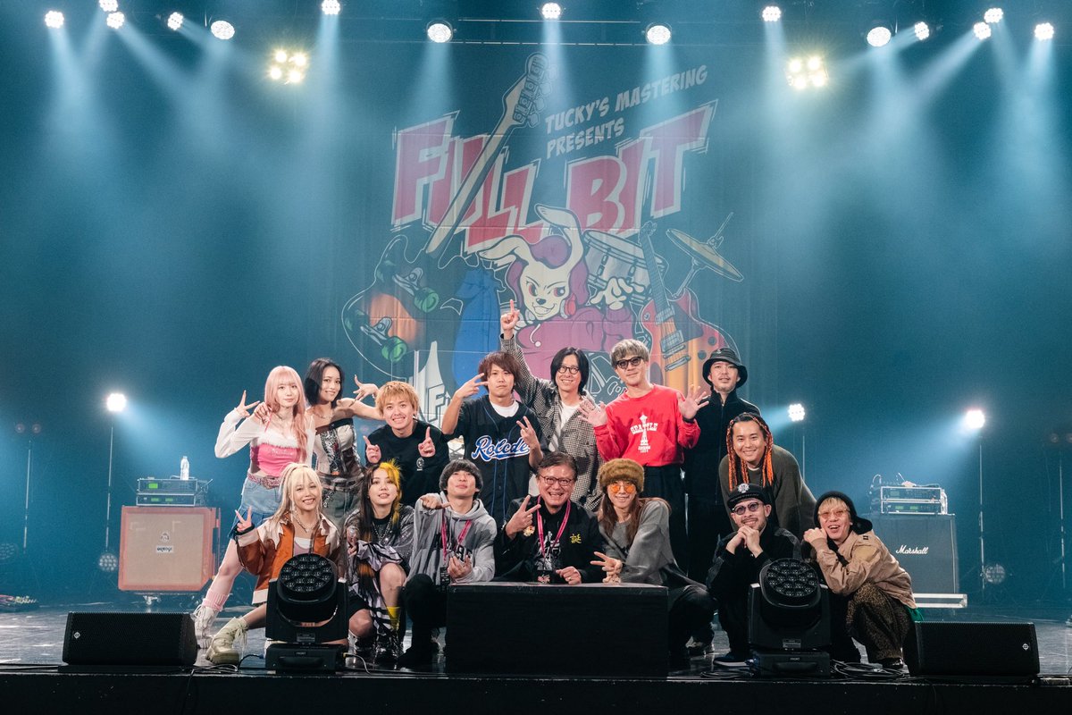 FULLBIT2021's tweet photo. 【お詫び】
11月21日に開催されました、FULL BIT Vol. 2 Day1の出演アーティスト集合写真において、本番撮影前の予行演習写真が掲載されておりました！確認不足で出演者の皆様には誠に申し訳ございません！
改めてOKテイクを掲載いたします
出演アーティスト皆様の笑顔をご覧いただければ幸いです https://t.co/oTeYgGVAUK