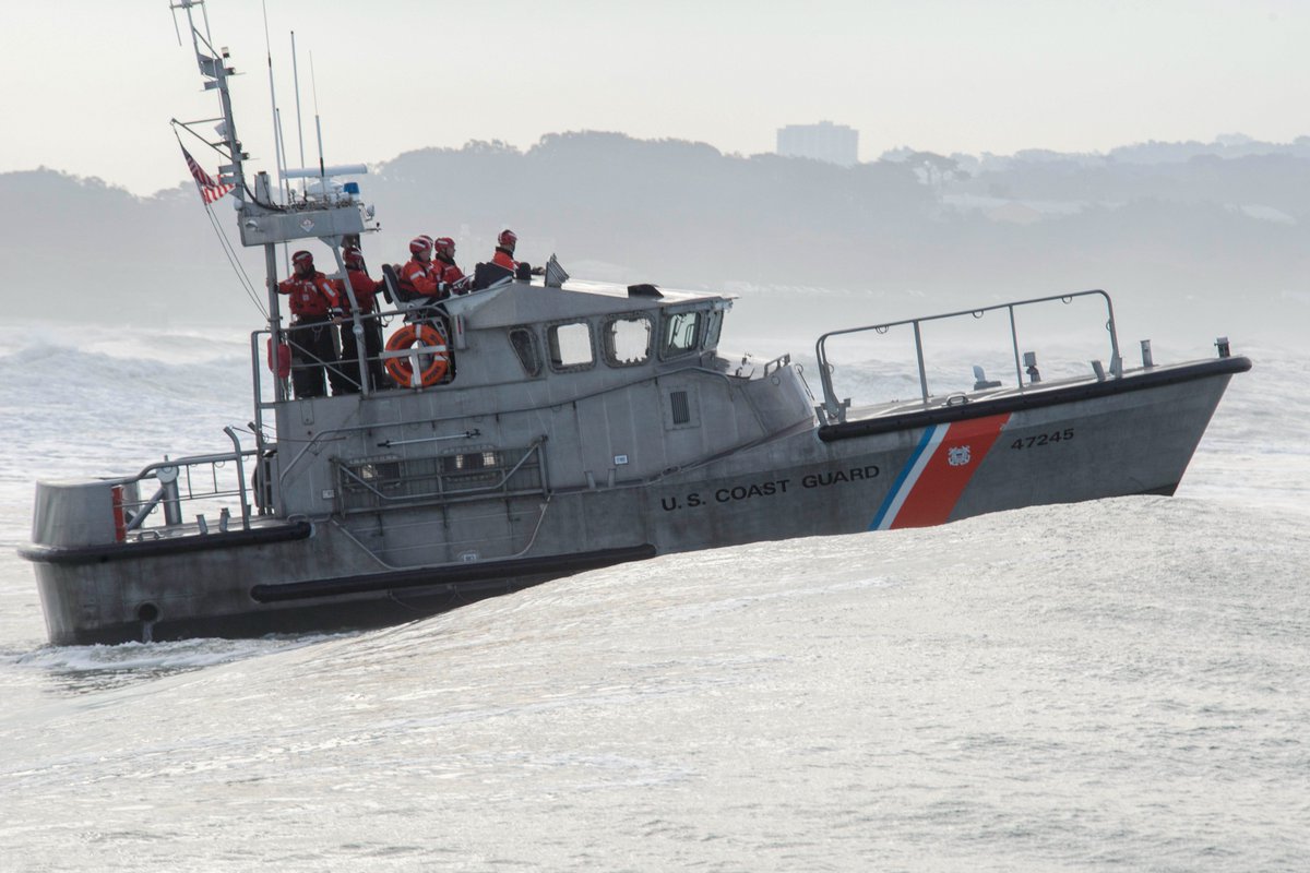 Coast Guard crews searching for 54-year-old male near Half Moon Bay. 5-year-old girl in hospital after being rescued by San Mateo County Fire personnel. https://t.co/VJ05JjFA4p