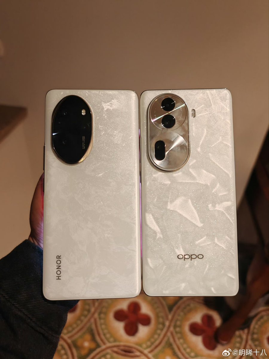 fabrizio_degni's tweet photo. #Honor100Pro and #OPPOReno11 on the #weibo tipster hands' https://t.co/iFIde3c6cf.
Both #IHMO are really ugly 😖
#OPPO #honor #smartphone https://t.co/BbvEj0ZEyX