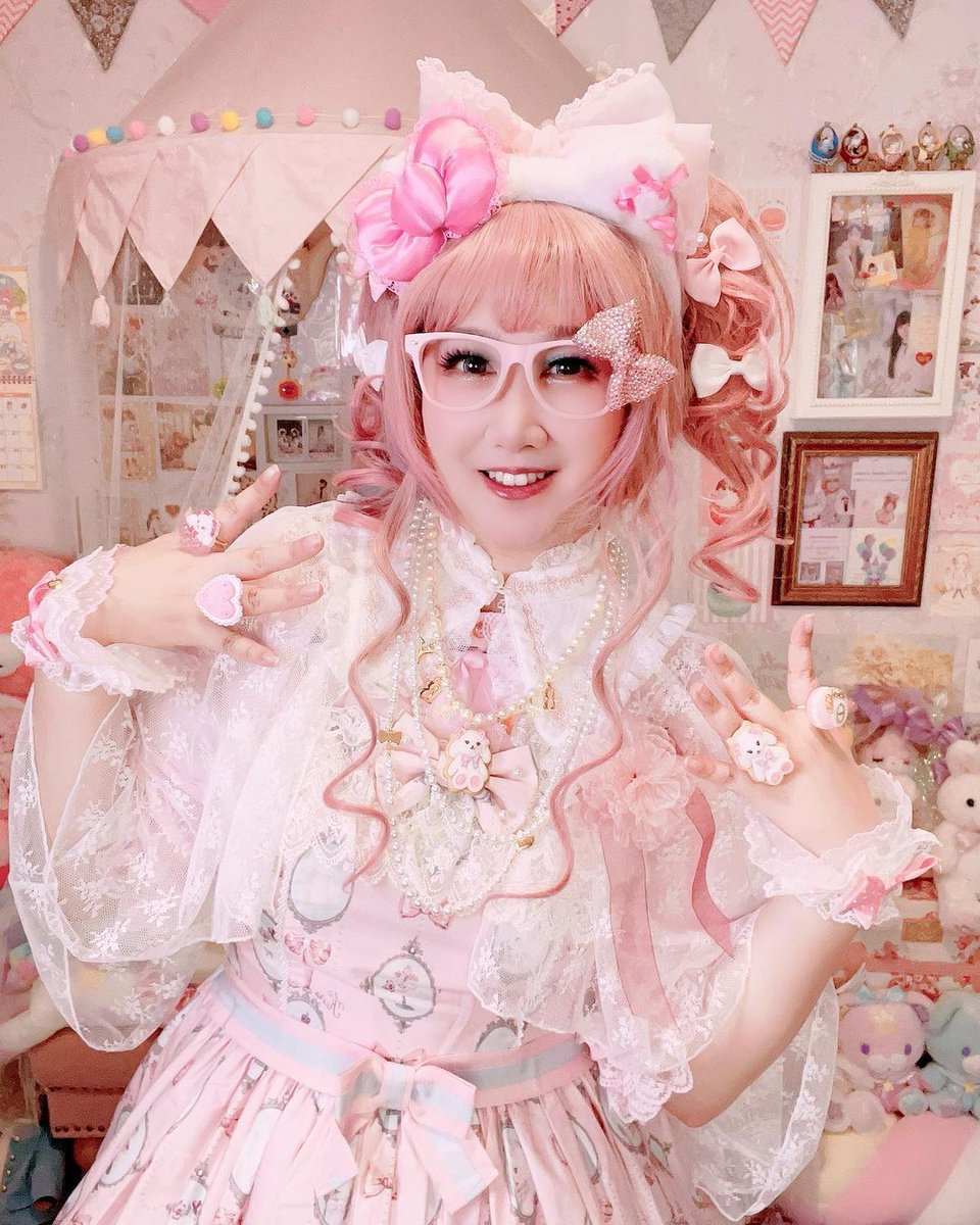 BlippoCom's tweet image. 😻🫖 What better way to attend a cat tea party than by wearing Hello Kitty, just like sugar.nyo? ✨🎀

#hellokitty #catlovers #sweetlolita #teaparty #catteaparty #catlove #sanrio #sanriocuties #hellokittyaddict