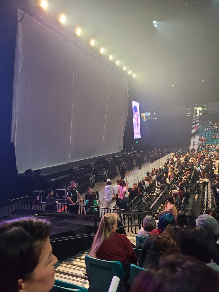 I am wayyy closer than I thought!!! Ready to see this beautiful man on concert FINALLY!  
@raincompany_ @29rain @MGMGrandGarden
#StillRaining #RAIN