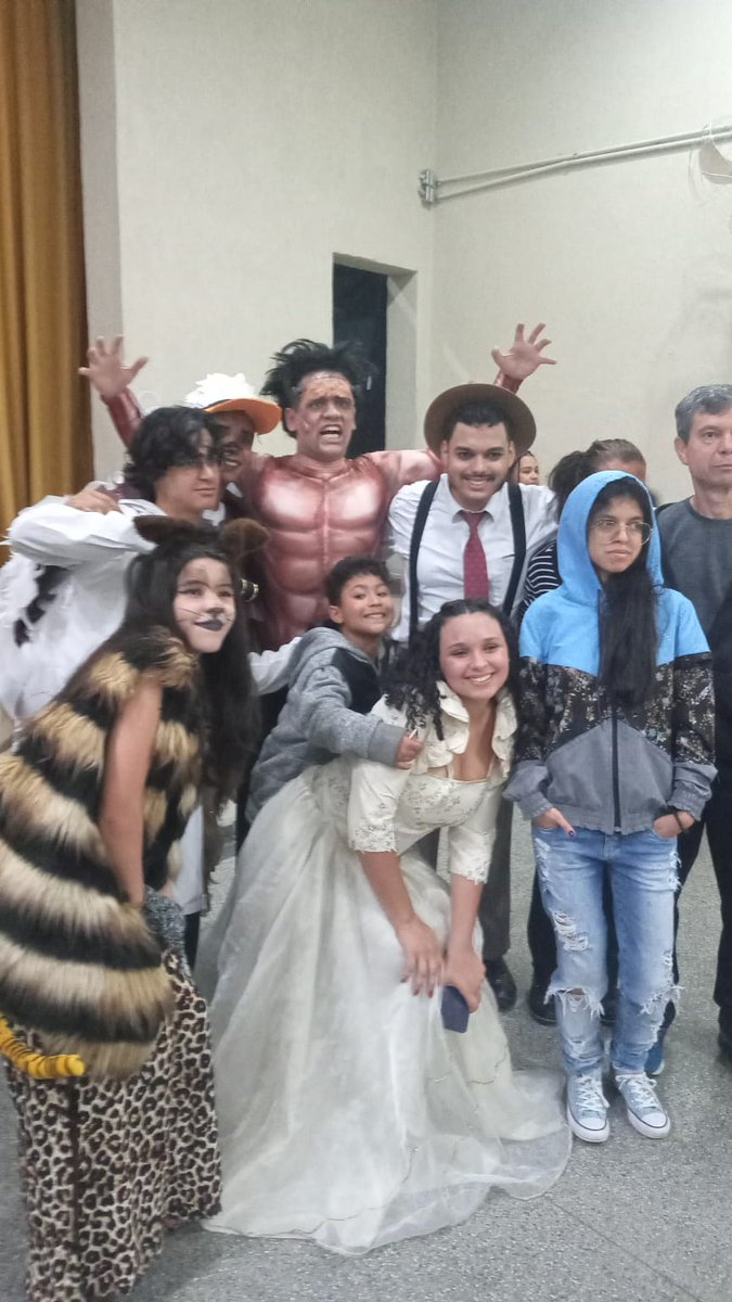 darinha_16's tweet photo. "Será que tudo isso é, na verdade
Uma fábrica de saudades
Vou lembrar pra sempre dessa turma
Dessas mais de mil aventuras" https://t.co/HwgxokCKI7
