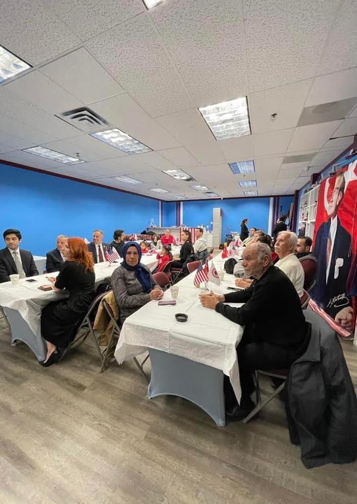 Türkiye Cumhuriyeti'nin kurucusu, Milli Mücadele'nin önderi Gazi Mustafa Kemal Atatürk’ü kurmuş olduğu Cumhuriyetin 100. Yıldönümünde ilk günkü gibi sevgi, saygı ve rahmetle anmanın gururunu yaşadık.