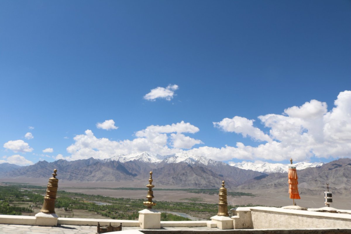 sheetalS1576's tweet photo. #Thiskey gompas.
Pics of Restaurant and souvenir shop, iconic flag and snow lion statue, spectacular Assembly hall and rooftop where at morning time monks preceded long mournful sound from horns as a part of religious ceremonies.✌️ https://t.co/mEmL9NBlXq