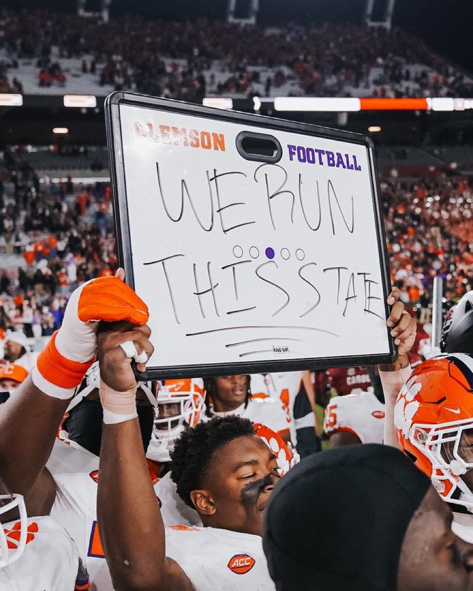 BarstoolClemson's tweet photo. Sweet, sweet revenge. Y ‘all have a Merry Christmas cocks… we’re going bowling. https://t.co/PblEMYP7kC