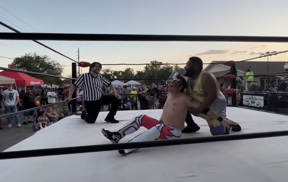 OpinionsBeer's tweet photo. #wrestling   Victor Morbius  v Mikey Sparkles - Match Pic https://t.co/HX3lwoM7q8