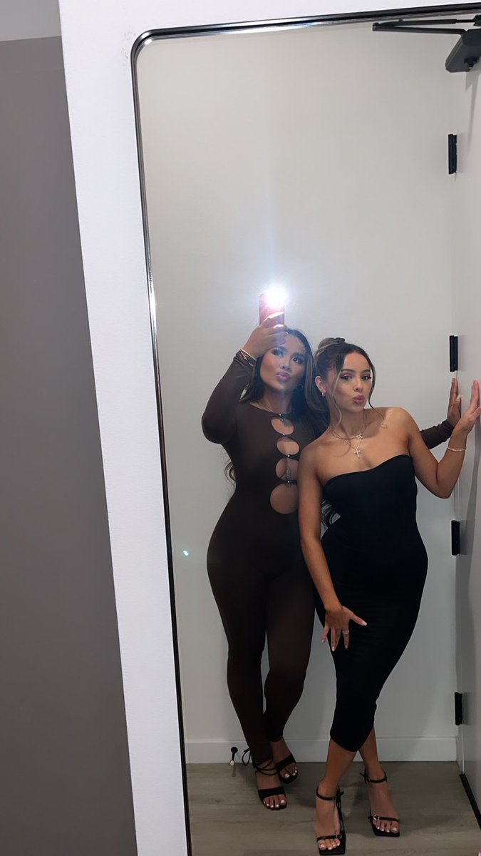 ChardoubleU's tweet image. Take a pretty girl, and give her what she want-