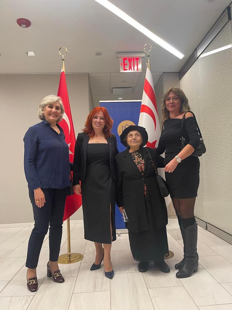 KKTC New York Temsilcisi Mehmet Dana’nın himayelerinde, Türkevinde düzenlenen Kuzey Kıbrıs Türk Cumhuriyetinin 40. Kuruluş Yıldönümü resepsiyonuna katıldık.

KKTC 'nin 40. Yıldönümünü bir kez daha tebrik ediyor ve Kıbrıs Türk halkına müreffeh ve aydınlık bir gelecek diliyoruz.