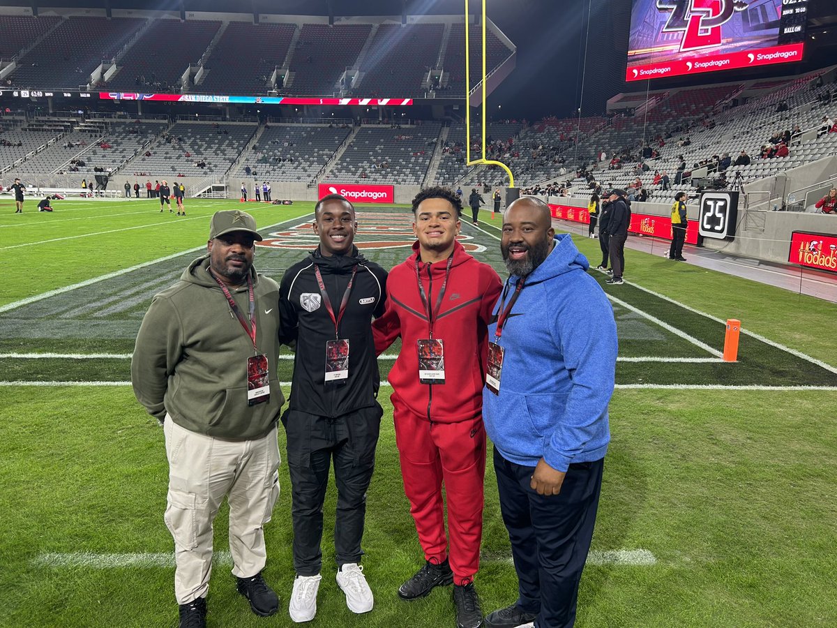 St. Paul Football ⚔️🏈
George &amp; Ty Bowers pictured with Devaughn Egans Jr &amp; Sr at the San Diego St Fresno St game today

 God✝️, Country, St. Paul
.
.
#Brotherhood #BeASwordsmen #StPaulFamily
#SwordsUp⚔️
#highschoolfootball
#tradition