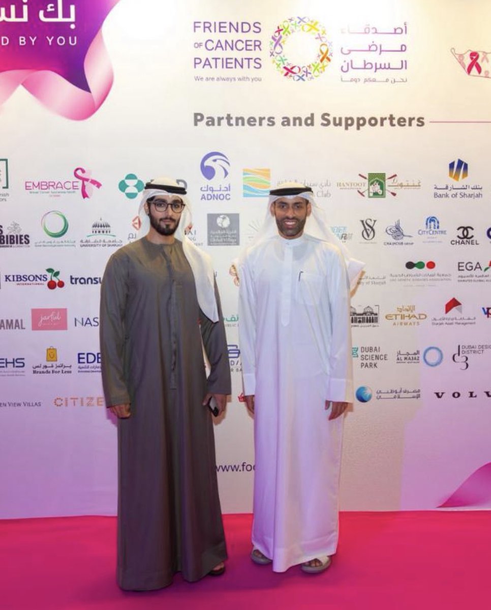 مع أخي العزيز ماجد محمد إبراهيم تنفيذي الشؤون العلمية في جمعية أصدقاء مرضى السرطان على هامش الحفل السنوي للقافلة الوردية يوم الجمعة الماضية ، الأخ ماجد من الشباب الذين أتشرف بالعمل معهم في دعم وخدمة مرضى السرطان. الأخ ماجد من أرقى الأشخاص الذين قد تتعامل معهم خلقا وعلما وحرصا على