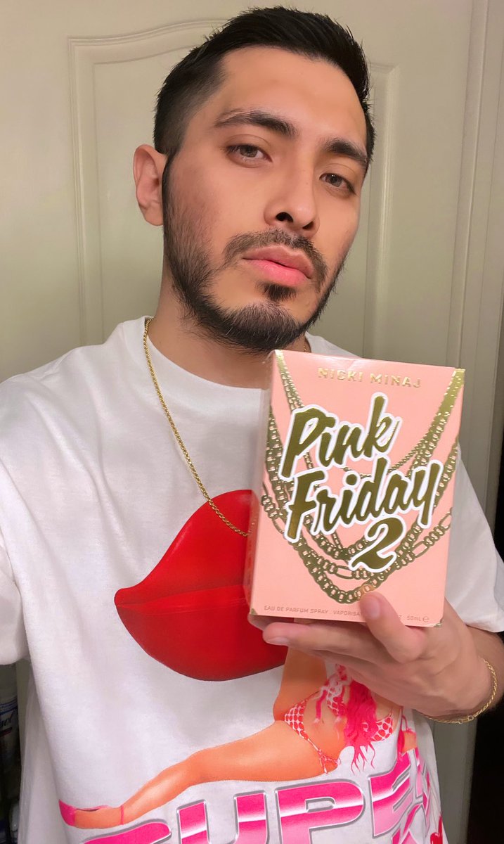 PandaBlunts's tweet image. Picked up my #PinkFriday2Perfume &amp;amp; it smells SO GOOD! It’s a perfect gift for Xmas &amp;amp; it joined its sisters in my collection✨ I will always support my Queen @NICKIMINAJ #PinkFriday2 #JcPenny