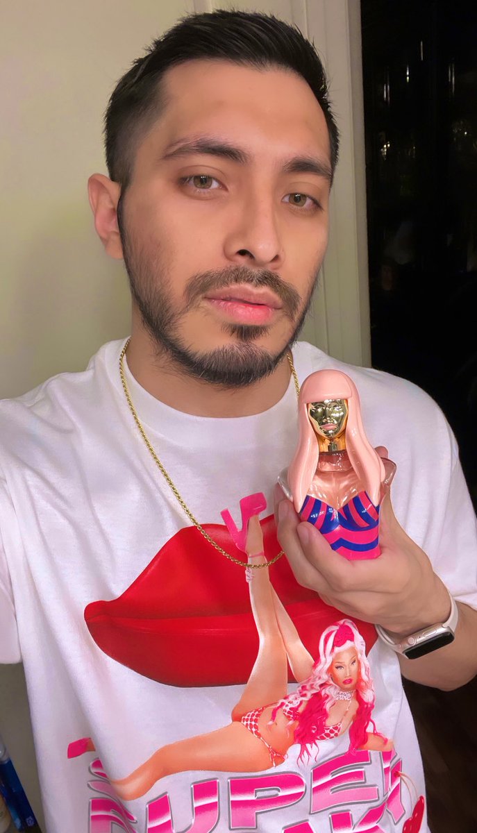 PandaBlunts's tweet image. Picked up my #PinkFriday2Perfume &amp;amp; it smells SO GOOD! It’s a perfect gift for Xmas &amp;amp; it joined its sisters in my collection✨ I will always support my Queen @NICKIMINAJ #PinkFriday2 #JcPenny