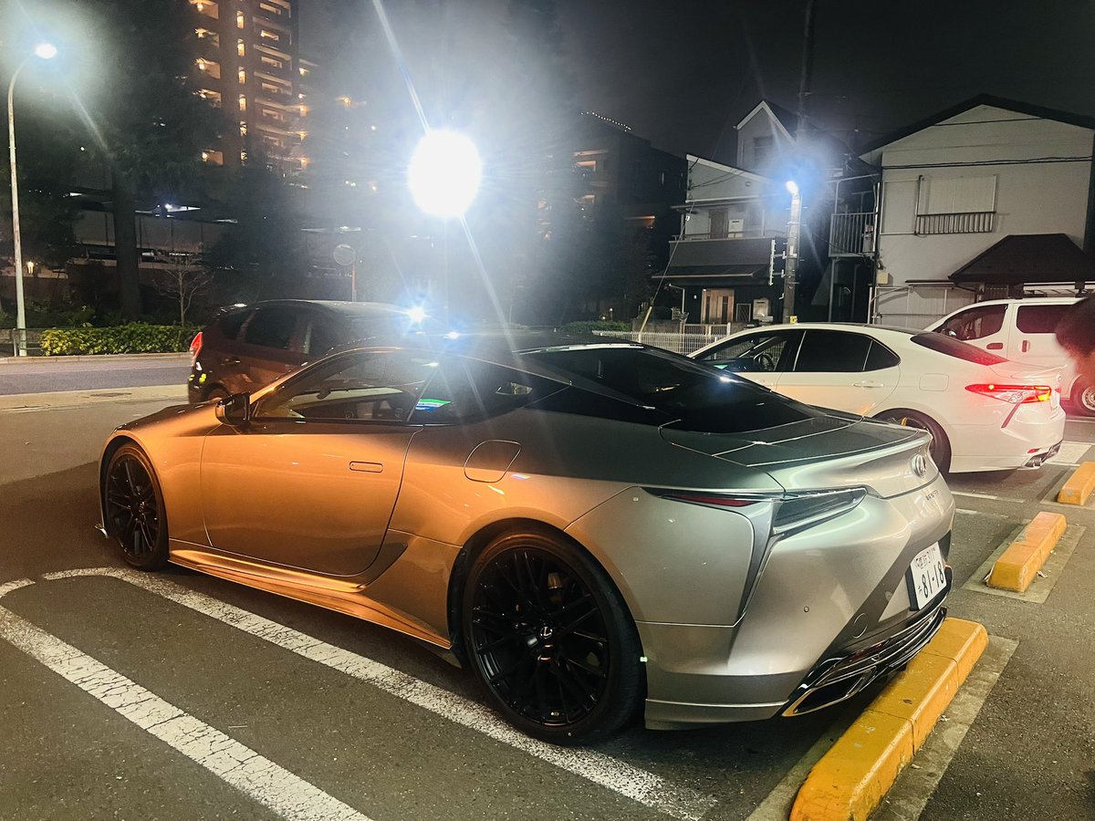 koki52501's tweet photo. 夢のLC500sパッケージ納車しました！
ベースに拘りsパケ、希少なソニックチタニウムのオーカー内装、TRDフルエアロ、OP21インチアルミ
最後に2台で撮れて良かった！
これから大事に乗ります🙇‍♂️
#LC500#v8 https://t.co/ZwrDJ9uq1r