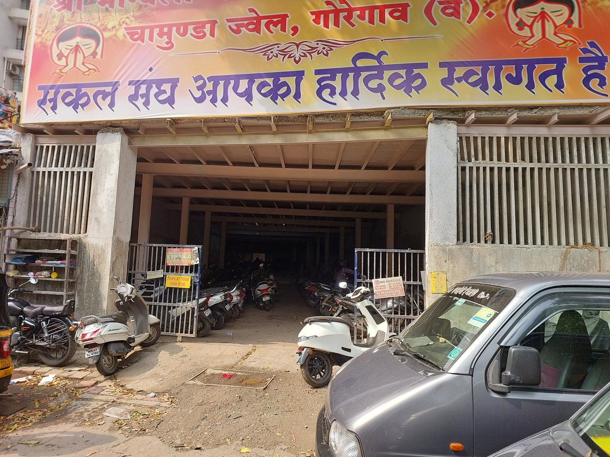 AcrossStateNEWS's tweet photo. Of Said Bldg. Thousand of Innocent Families Residing Under the Roof of Death.Massive Incident Recently Occured due to Illegalities in Goregaon West. It's Humbly Request to please Save Innocent Families from Massive Incident. @mybmc @Dev_Fadnavis @mybmcwardKW @mybmcWardPS https://t.co/IdUdLVPtD9