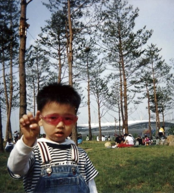 with_jongho's tweet photo. happy birthday wooyoung ❤️ we love you so much

@ATEEZofficial 
#너로_태어난걸_축하해_우영아
#NeverAloneWithWooyoung
#ATEEZ #에이티즈 #WOOYOUNG https://t.co/xzcOz30hPX