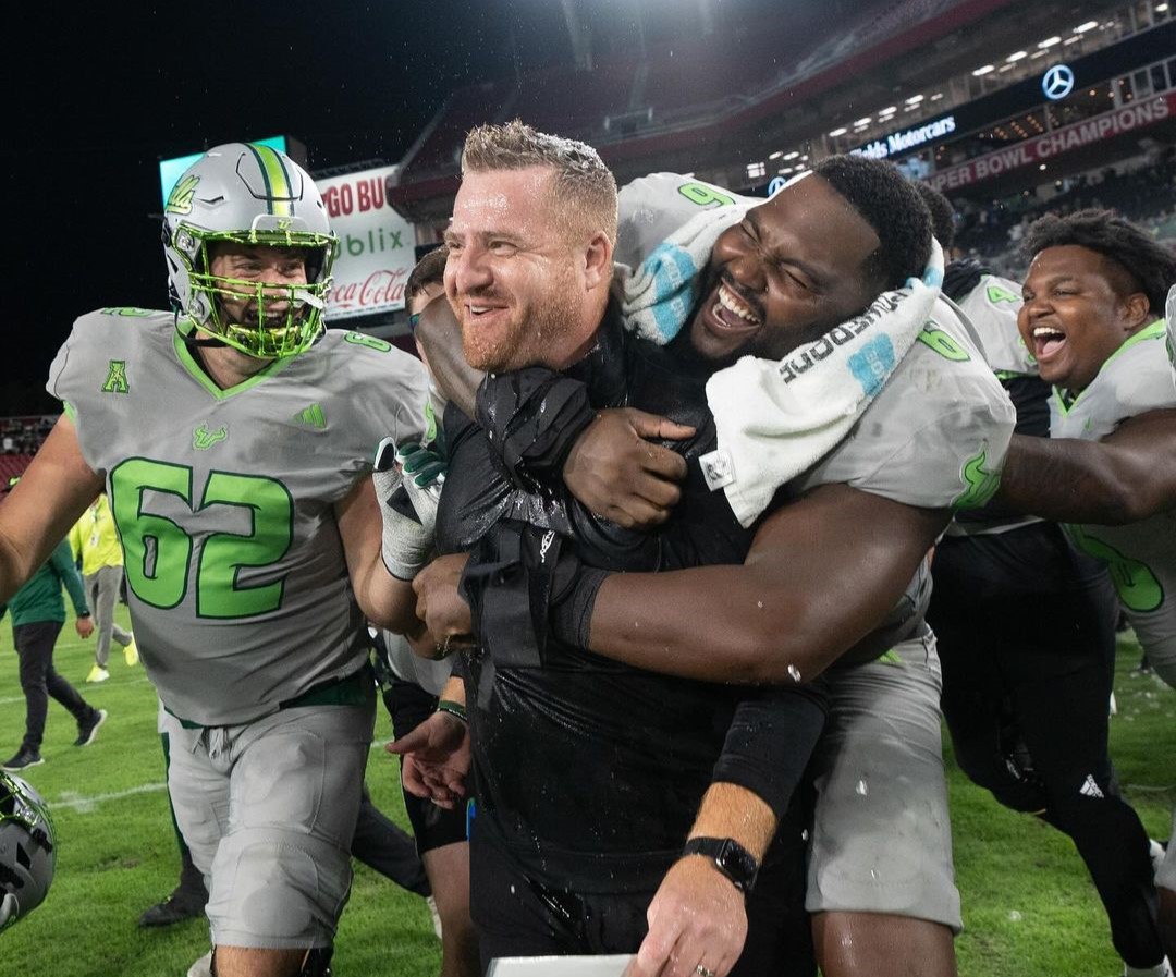 #USF will go bowling after knocking off Charlotte to close out AAC play 48-14. 

usf.rivals.com/news/bulls-cli…
