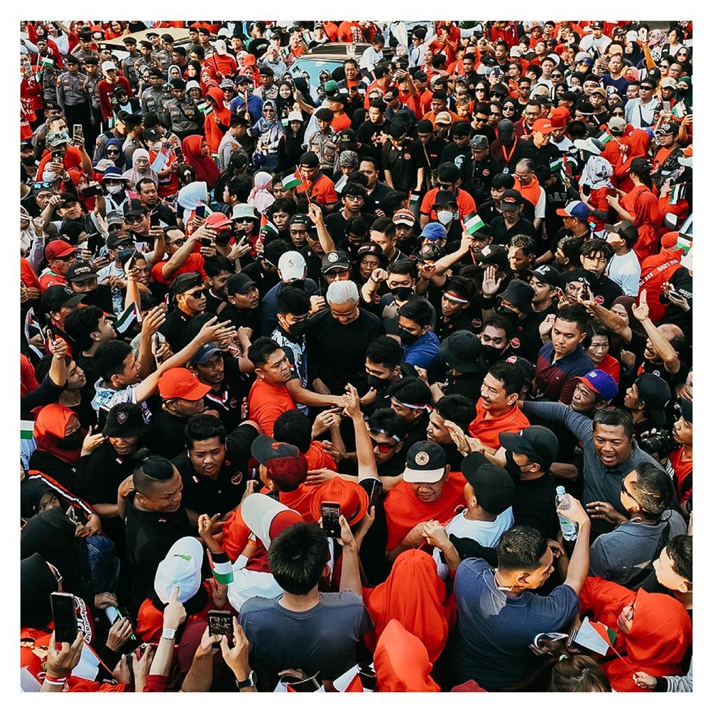 Tiga jari dan tiga janji di Makassar! Taat pada Tuhan, patuh pada hukum dan setia kepada rakyat. 

Terimakasih saudara-saudaraku atas semangatnya yang luar biasa ini.