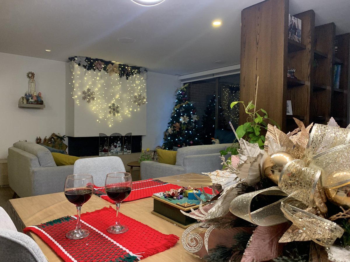 MaoLizcano's tweet photo. Empezó mañana mejor época del año en nuestra casa…ya veremos cuánto nos la dejan disfrutar los michis… https://t.co/HAhgVp3FrI