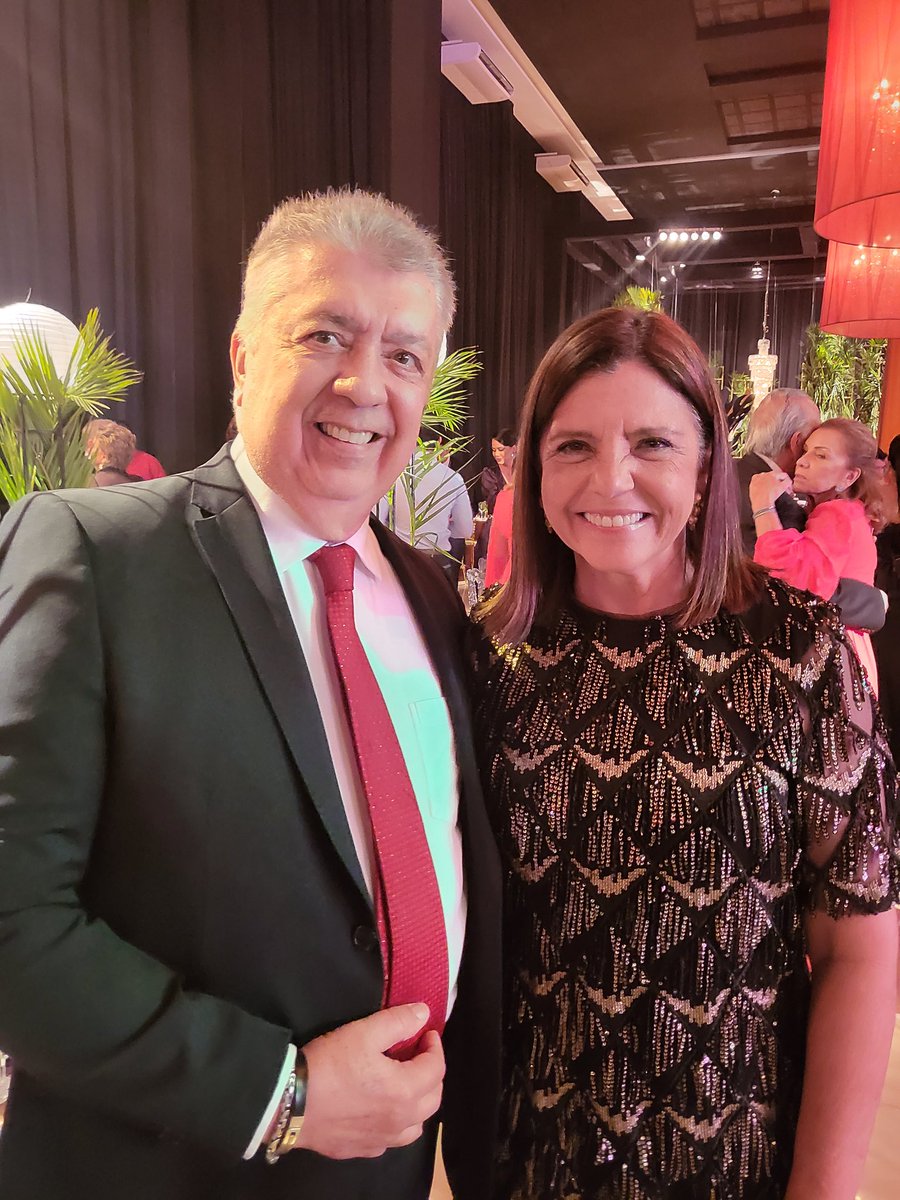 Gut4Luis's tweet photo. Com a governadora Roseana Sarney, conversando sobre festa de confraternização. https://t.co/aGdIJl0V8o