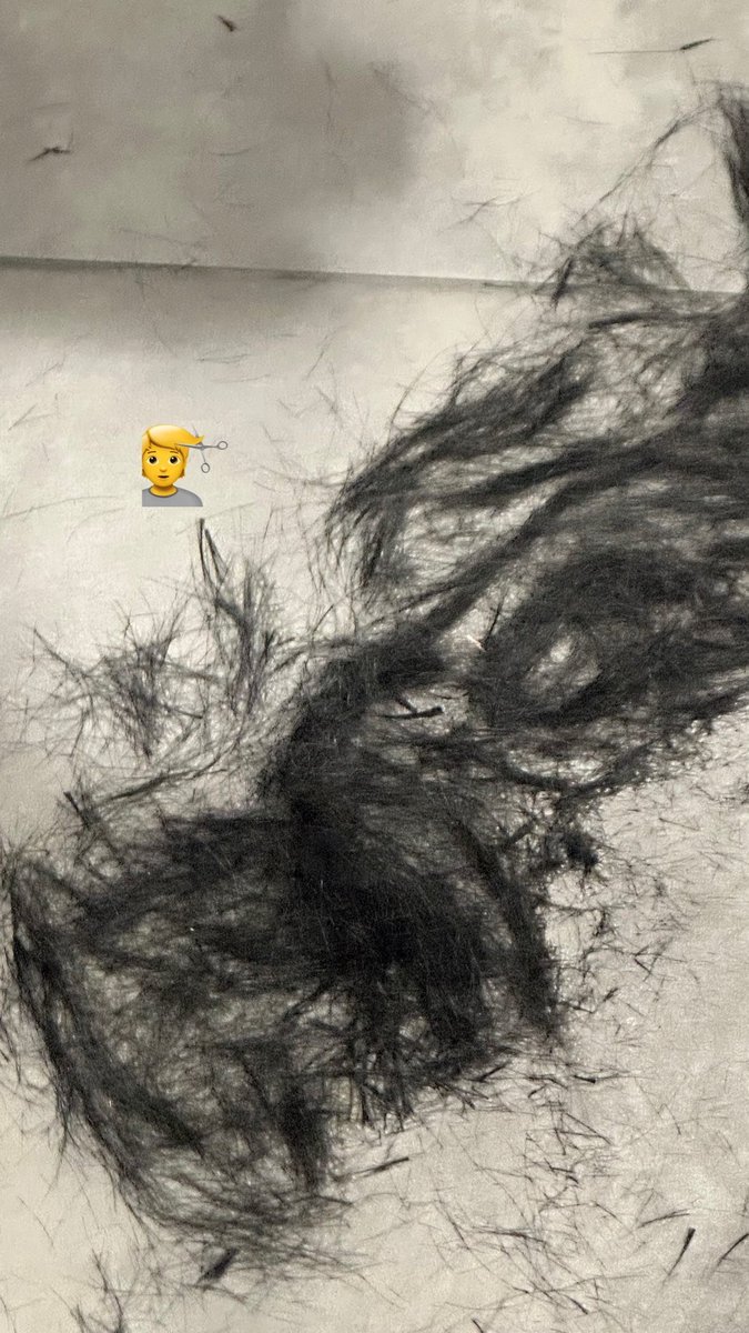 bts_rkive_army7's tweet image. 태형 🥺🥹😭거의 30분 동안 울었어요.....이건 전혀 공평하지 않아요...당신이 너무 보고 싶을 거예요😭 
저 대머리도 잘생겼을걸 ㅋㅋㅋ.....괜찮아 모든면에서 잘생겼어 태형 사랑해요 몸조심하세요... 그리고 건강하세요 ☺️👋🏻🙆🏻‍♀️#taehyung  #tae #BTS #bts_taehyung