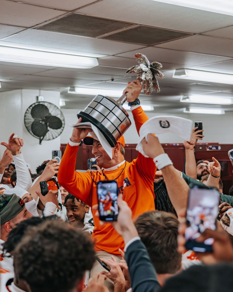 ClemsonFB's tweet photo. RAISE IT HIGH COACH‼️ https://t.co/3jv3Lpd4g0