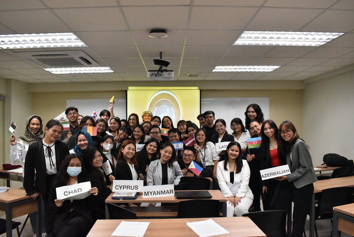 lndrmrc's tweet photo. Photo Dump (IL UNGA Simulation): https://t.co/CglS39GK5w
