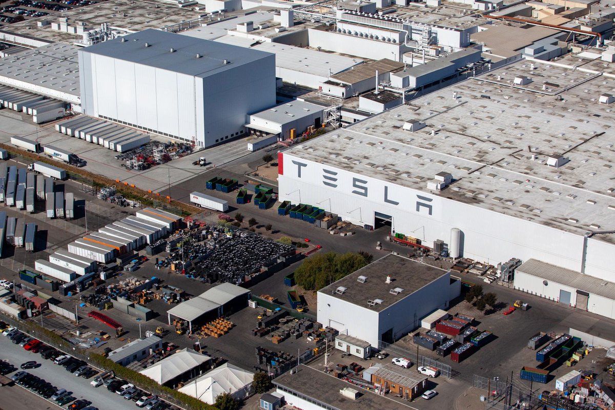 follower_tesla's tweet photo. Tesla may invest $2 billion for manufacturing in India but with conditions 
https://t.co/QkTVSY0WPy https://t.co/j7dXvH3AQH