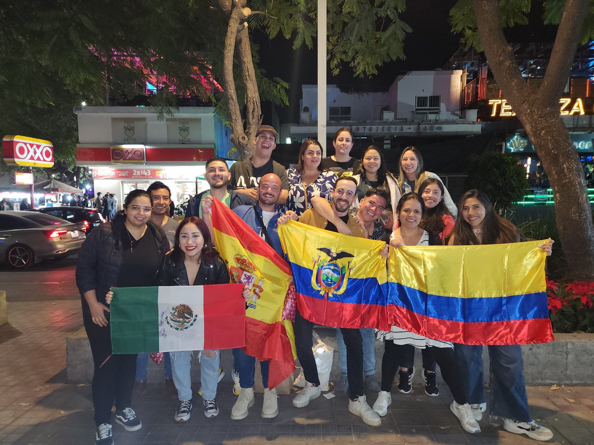 Aquí estamos unid@s gracias a ti <a href="/DulceMaria/">Dulce Maria</a>