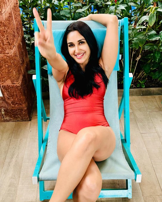 F_1kRcbbsAAV-yV?format=jpg&name=small