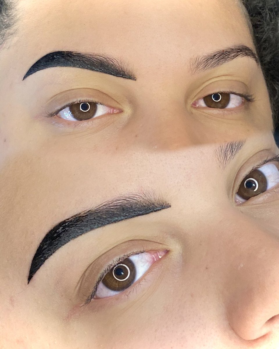 kathDesign44's tweet photo. ⚫️ PEGA ESSA APLICAÇÃO COM UMA TÉCNICA DE DEGRADÊ DIFERENTE 🚀🤩

Técnica: GRADIYENT PLUS 🇷🇺

Essa é p quem gosta de uma sobrancelha bem natural🔥

ESPETÁCULO HAHA 🤜🏾🤛🏾

(Não retirei a henna na ft) 

INSTA: @kath_sobrancelhas https://t.co/fv5L7p9J2g