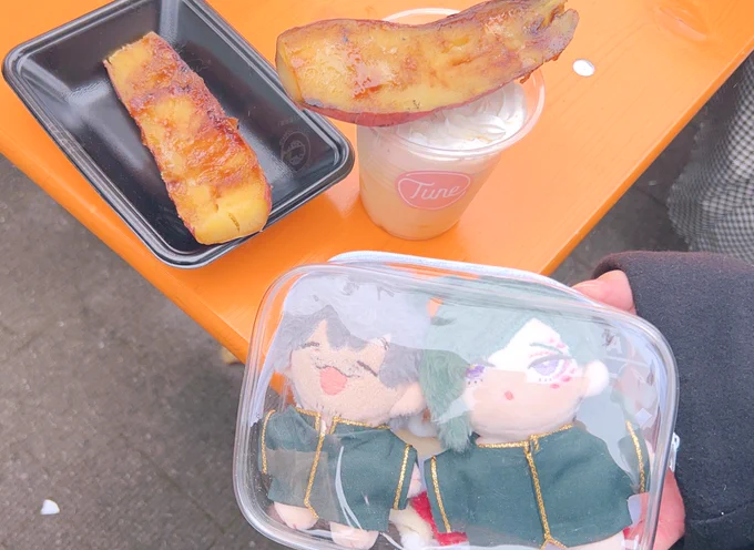 小さすぎてピントが合わないニンニャ チェぬい、生まれてはじめて見るたべもの