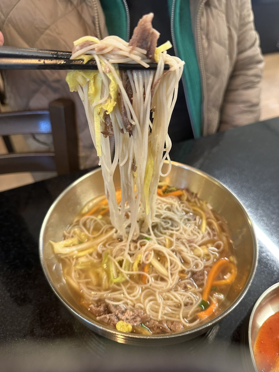 따끈한 메밀 온면. 구수하고 감칠맛 나네요