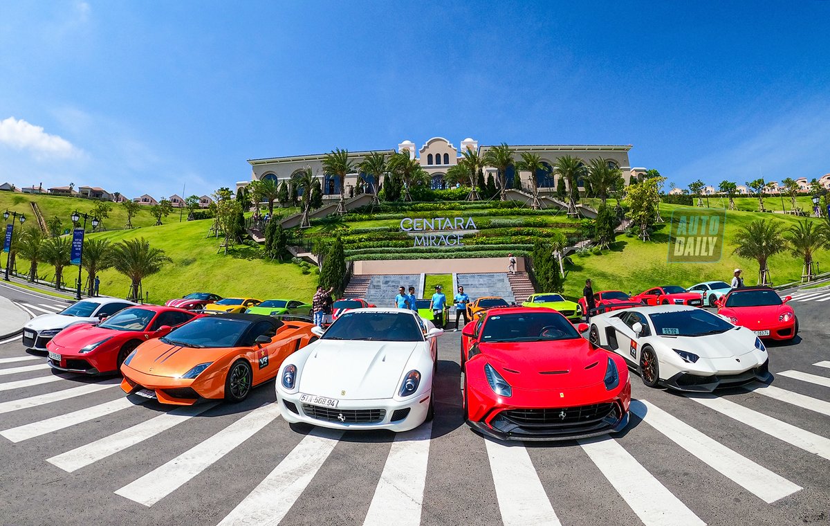 NGẮM DÀN SIÊU XE KHỦNG ĐỘC TẠI HÀNH TRÌNH VIETRALLY 2021
Hành trình VietRally xuất phát từ Sài Gòn đi Mũi Né diễn ra trong hai ngày 17 và 18/4 quy tụ gần 50 siêu xe, xe thể thao, xe sang trong đó có những mẫu xe thuộc hàng hiếm chỉ có 1 hoặc 2 chiếc tại Việt
