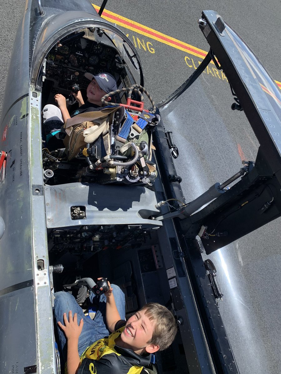 amwfarming's tweet photo. Great show up for the wings, wheels and warbirds event #upperhunter kids getting the chance to sit in the Macchi and of course the chance to listen to the awesome #spitfire #merlin roar https://t.co/IVySKMHj3M