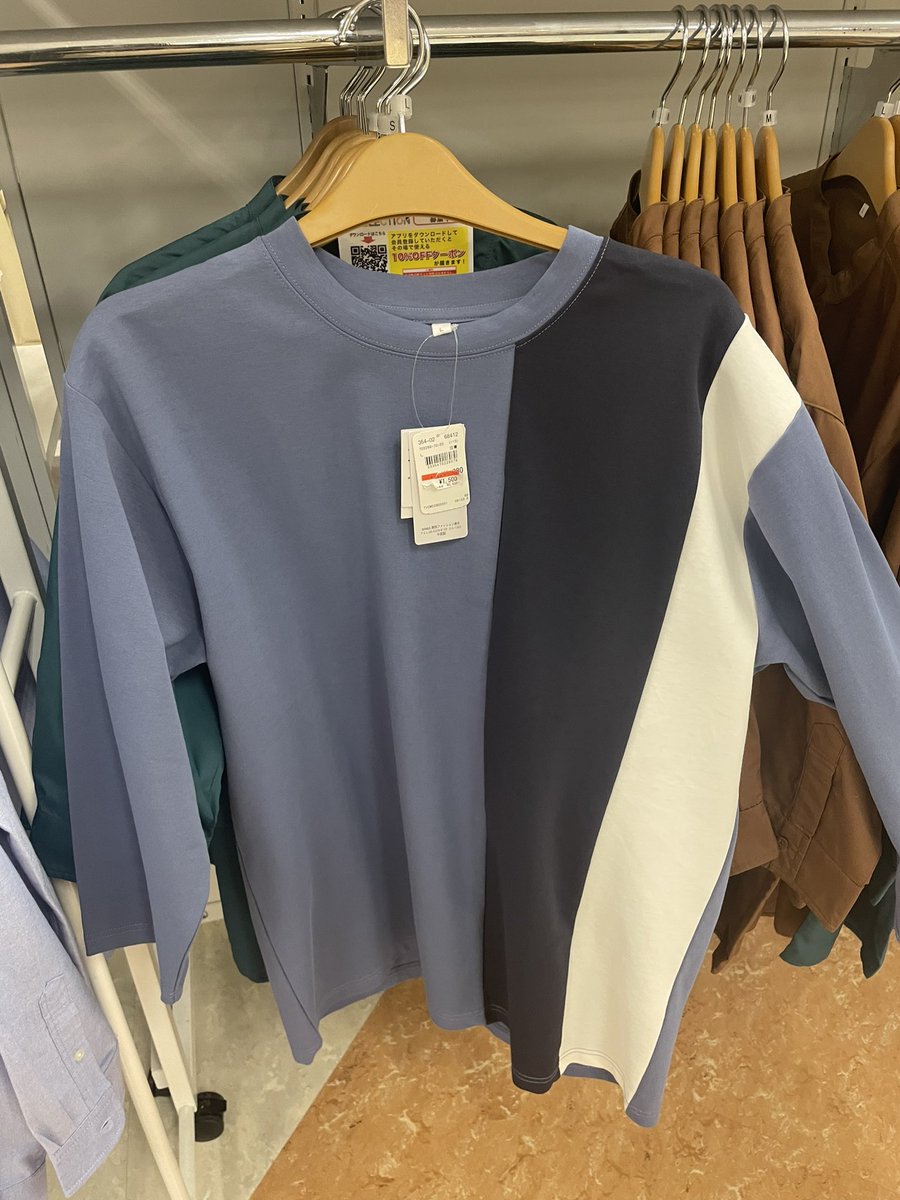 a_ofoy's tweet photo. 氷帝のユニフォームみたいな色合いの服あった https://t.co/PbNe2NicPp