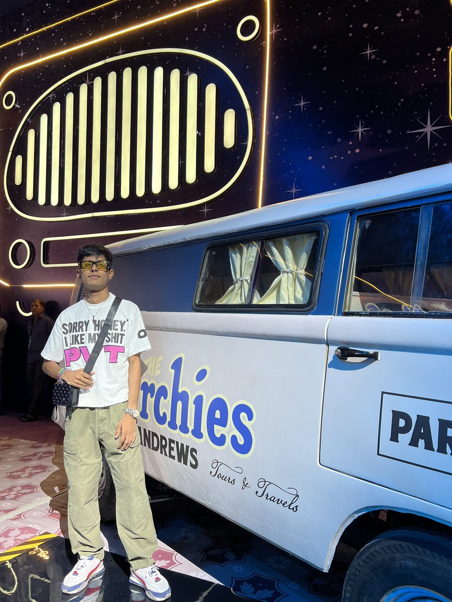 DFofani's tweet image. we love a tee with a good message☮️