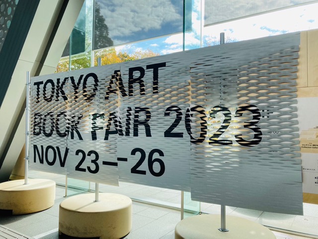#東京都現代美術館 で開催中の「TOKYO ART BOOK FAIR 2023」はチケットをお持ちの方でも少しずつご入場いただいているため、11/26(日)14:50現在、20分ほどお待ちいただいております。また駐車場も現在、満車となっております。近隣のコインパーク等をご利用ください。 @tabf_info