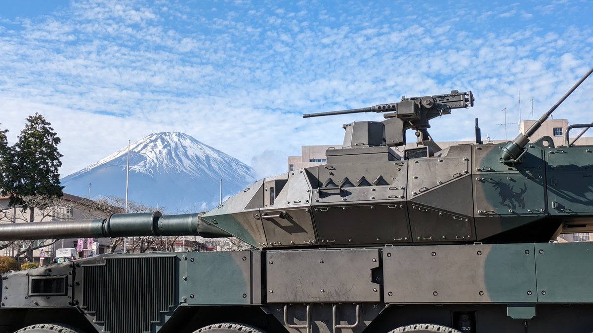 絵に描いた様な富士山と機動戦闘車
#板妻駐屯地 
#イタヅマン
#富士山