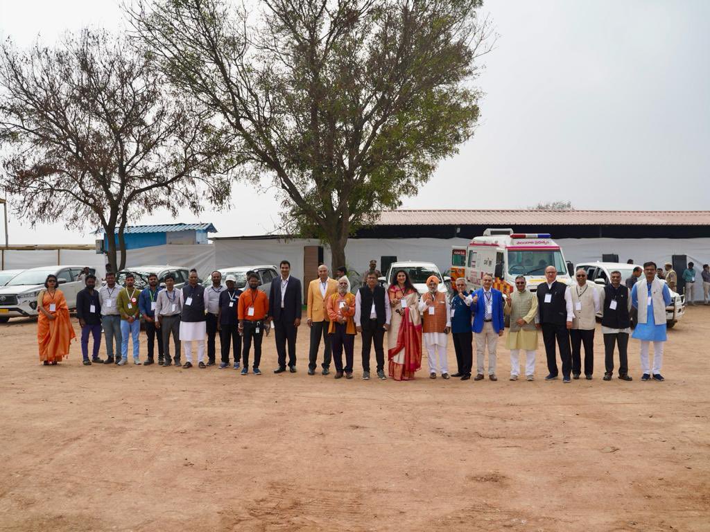 heartfulness's tweet photo. The reception team is all set to receive Hon’ble PM @narendramodi Ji at @kanhashantivan, the global HQ of @heartfulness for his historic visit. This is going to be a memorable day for everyone. Catch us live in a few minutes on YouTube https://t.co/jn6BQVDLrA

@PMOIndia #PMwithDaaji #ModijiwithDaaji